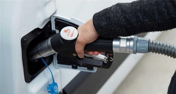 丰田力推的氢燃料电池车 被本田CEO泼冷水：前景不看好