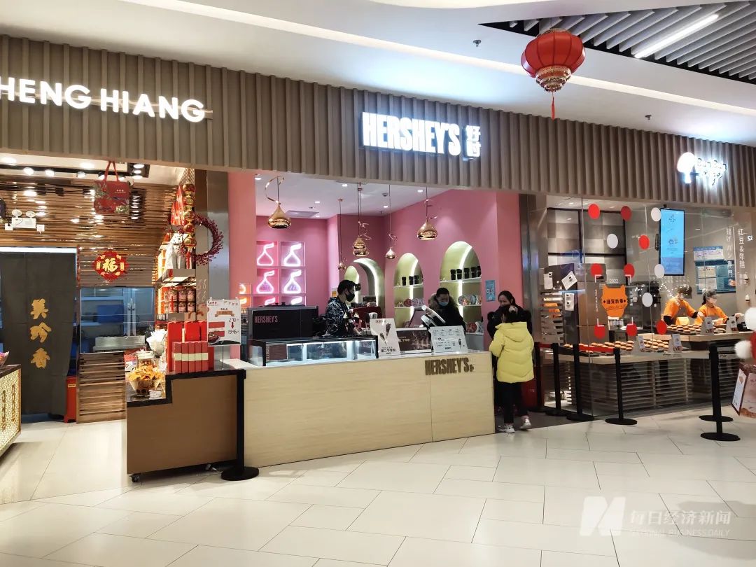法定代表人不在中国  知名巧克力品牌被曝“撤柜闭店”？