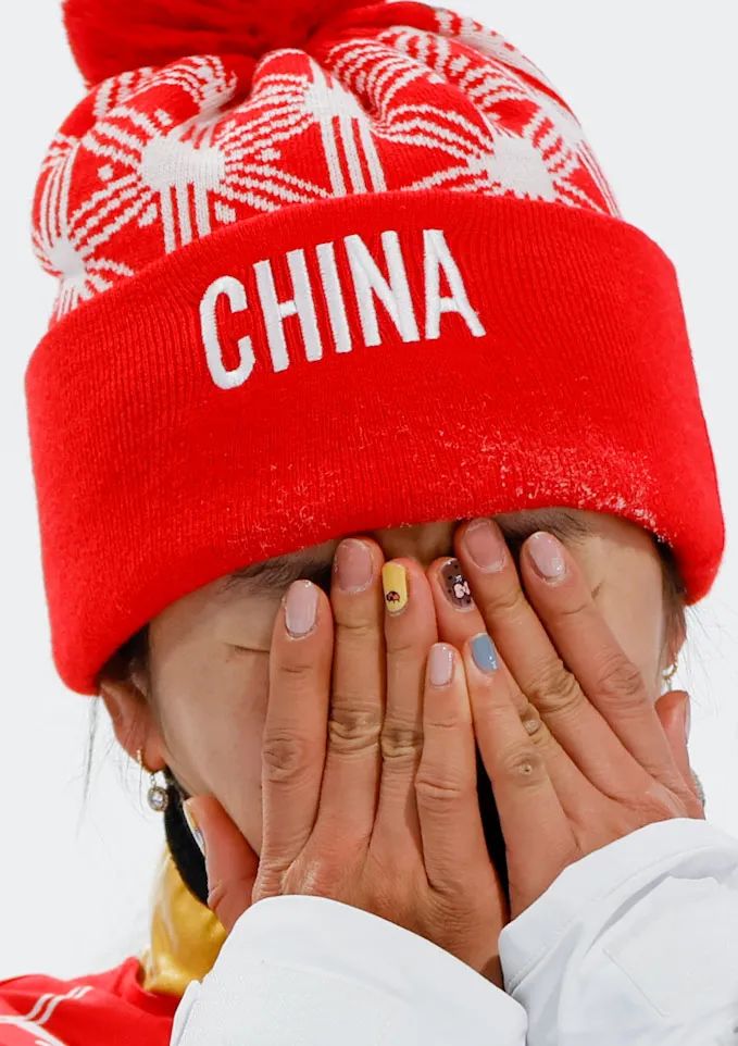 徐梦桃摘金背后:半月板切除70%！披国旗找中国代表团，在场记者： “我们都是！”