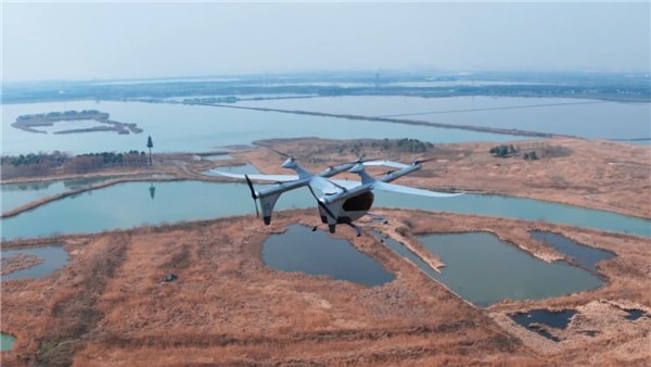 “直升机”秒变“固定翼” 峰飞首款载人飞行器发布：可载4人
