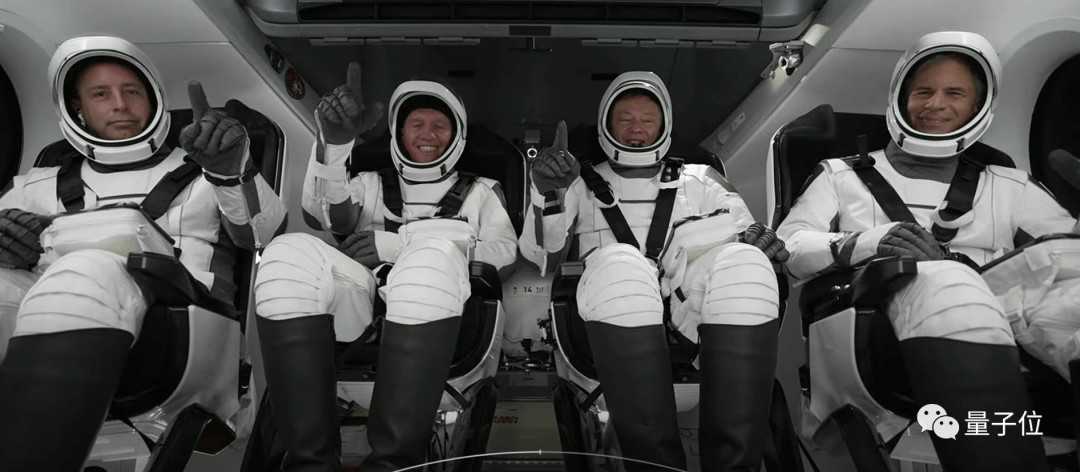 马斯克再次创造历史：三位太空游客坐五手火箭成功升空，今晚达到空间站，票价3.5亿