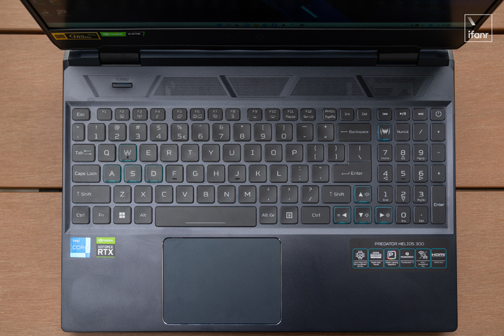 Acer 掠夺者战斧 300 游戏本体验：标压 12 代酷睿 i7 提升明显