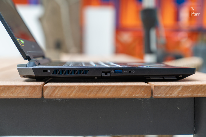 Acer 掠夺者战斧 300 游戏本体验：标压 12 代酷睿 i7 提升明显