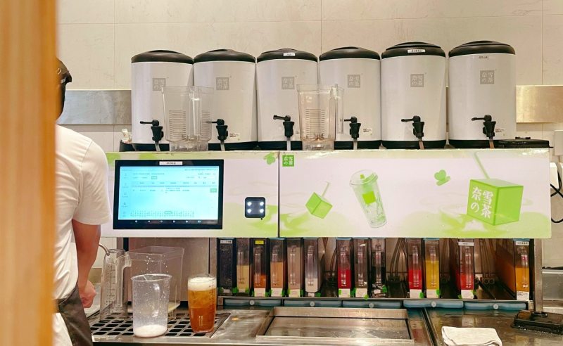 新式茶饮降本增效：奈雪自研“自动奶茶机”，预计2022年三季度投入所有门店