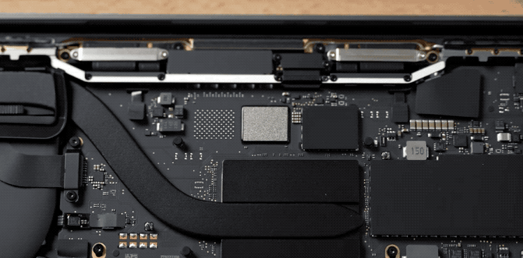 丐版 M2 MacBook Pro 硬盘速度砍半，基本就告别生产力了