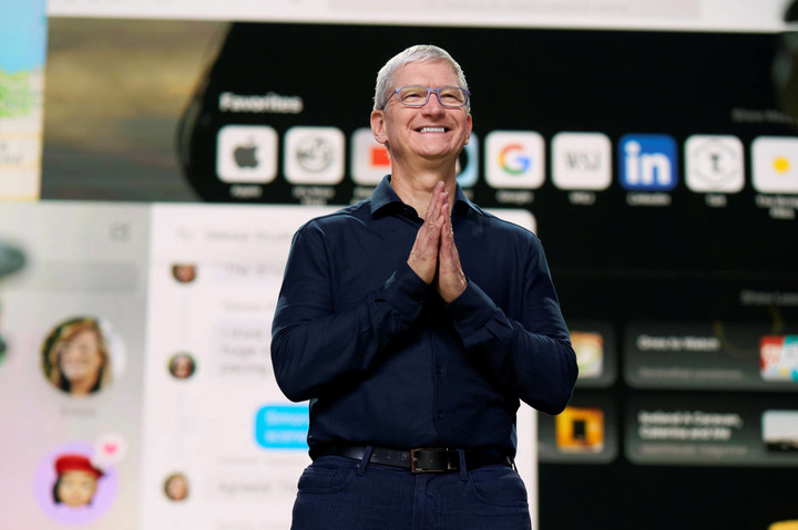 苹果用大屏的 Max 取代小屏 mini，然后把 iPhone 卖得更贵