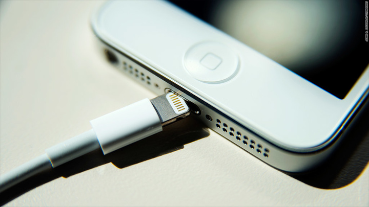告别 Lightning 接口，iPhone 15 终于用上 USB-C