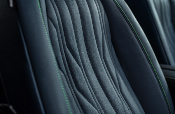 突破想象的极致吸引 超越期待的创新车型 东风标致408X预售14.57万元起