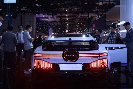 上海车展隐形冠军——华域视觉携手众车企打造智慧车灯交互系统