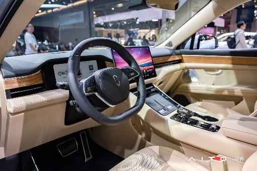 全铝合金底盘用料“厚道” 赛力斯AITO问界M5智驾版惊艳市场