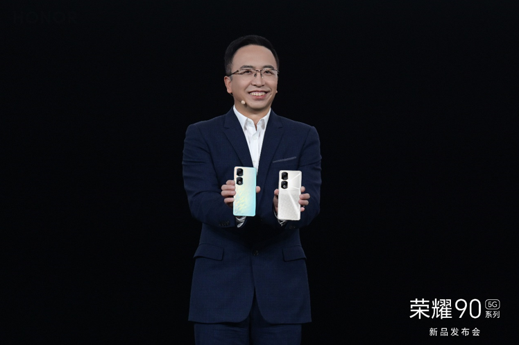 荣耀90系列手机发布：配备骁龙8+旗舰芯片，超清大底主摄更自然