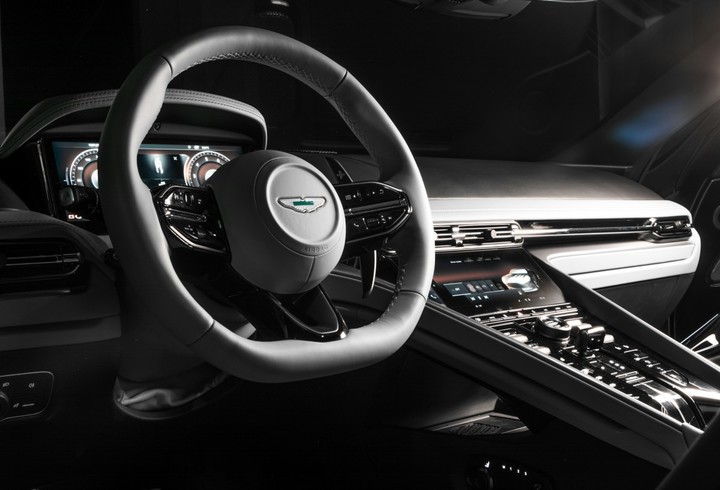 全新阿斯顿·马丁 DB12 发布：007 的专属座驾，优雅且强大