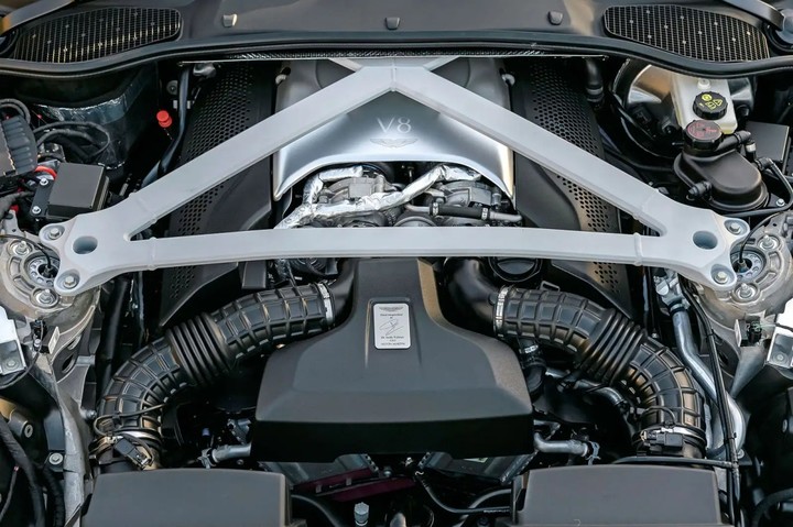 全新阿斯顿·马丁 DB12 发布：007 的专属座驾，优雅且强大