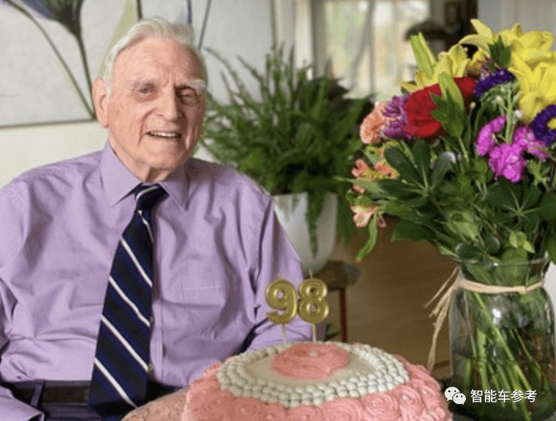 锂电池发明者仙逝：享年100岁，一个月前还在发论文，97岁加冕诺奖破了纪录，世间再无「足够好」
