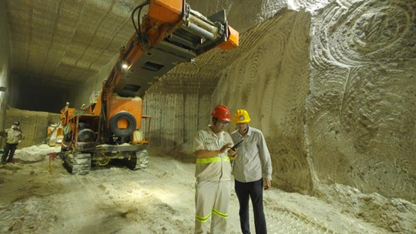 深入地下250米 实探中企老挝钾肥基地：储量超全国 扩产加速度！