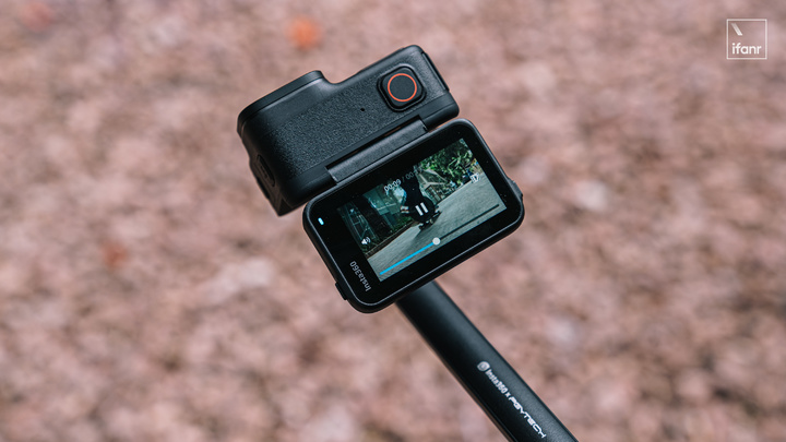 影石 Insta360 Ace Pro 发布：自带翻转屏的运动相机，超友好的入门选择